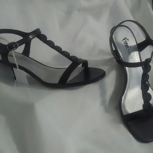 Shoes - Picture 4 of 5